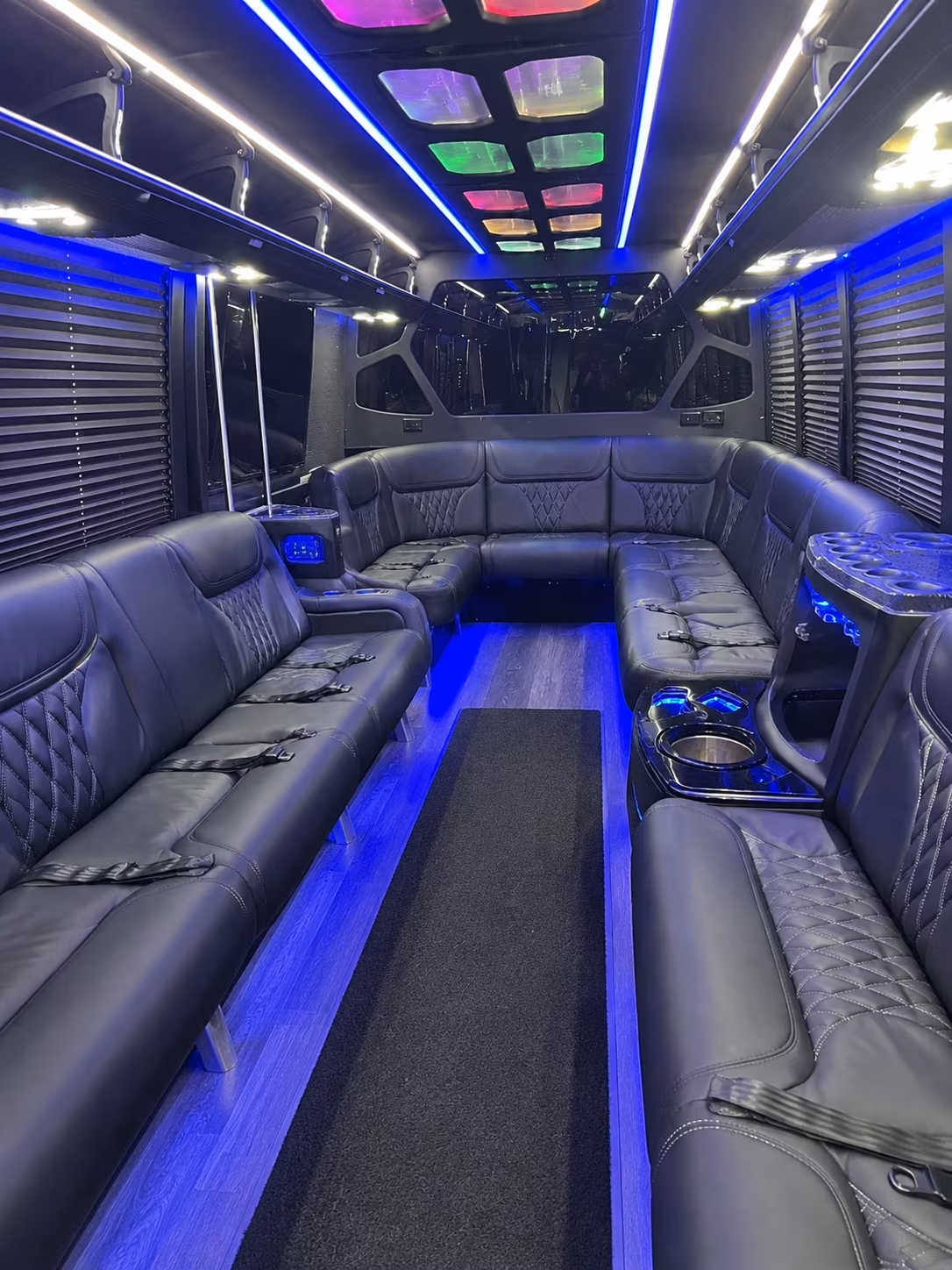 bus rentals for group concert trips to michigan lottery amphitheatre and surrounding venues