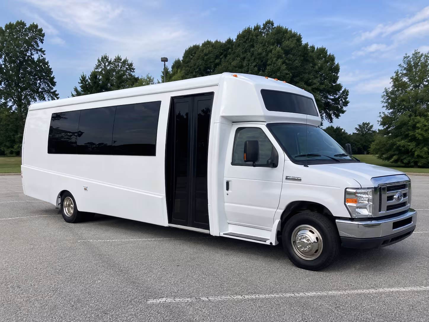 farmington hills 18 passenger party bus