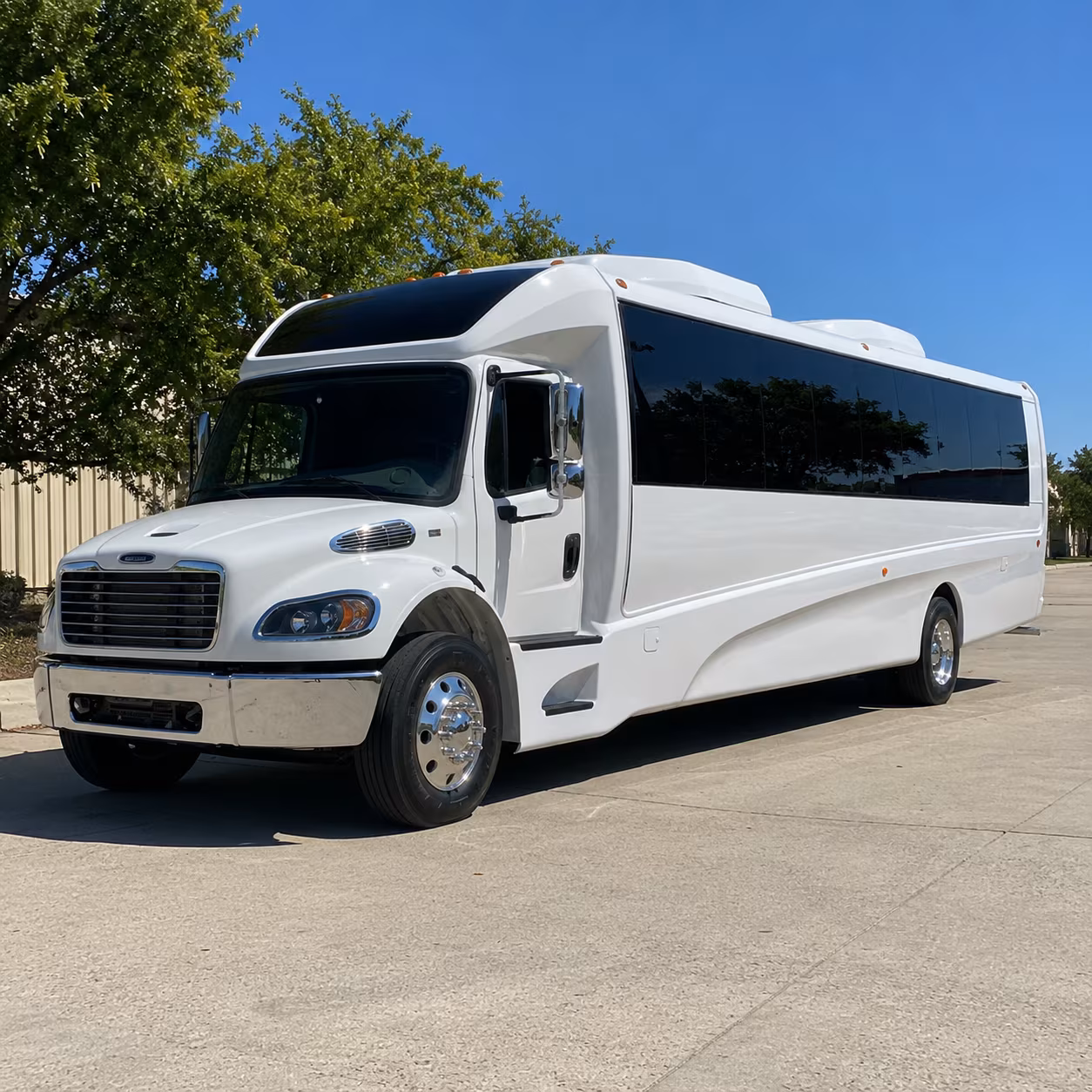 farmington hills 28 passenger minibus