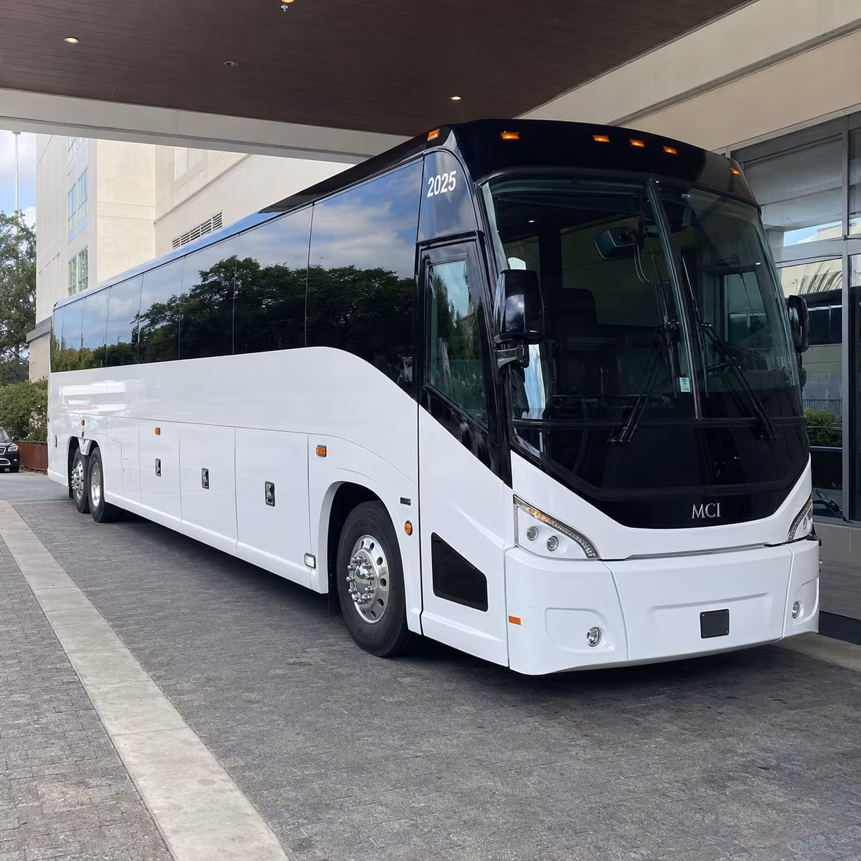 farmington hills 54 passenger charter bus