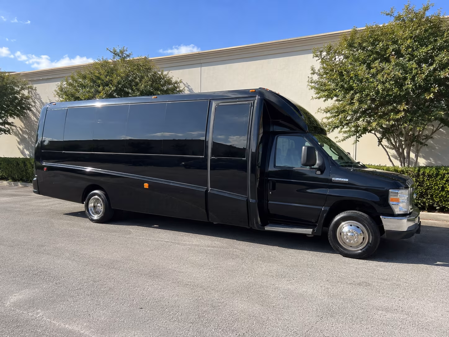 farmington hills night town party bus rental