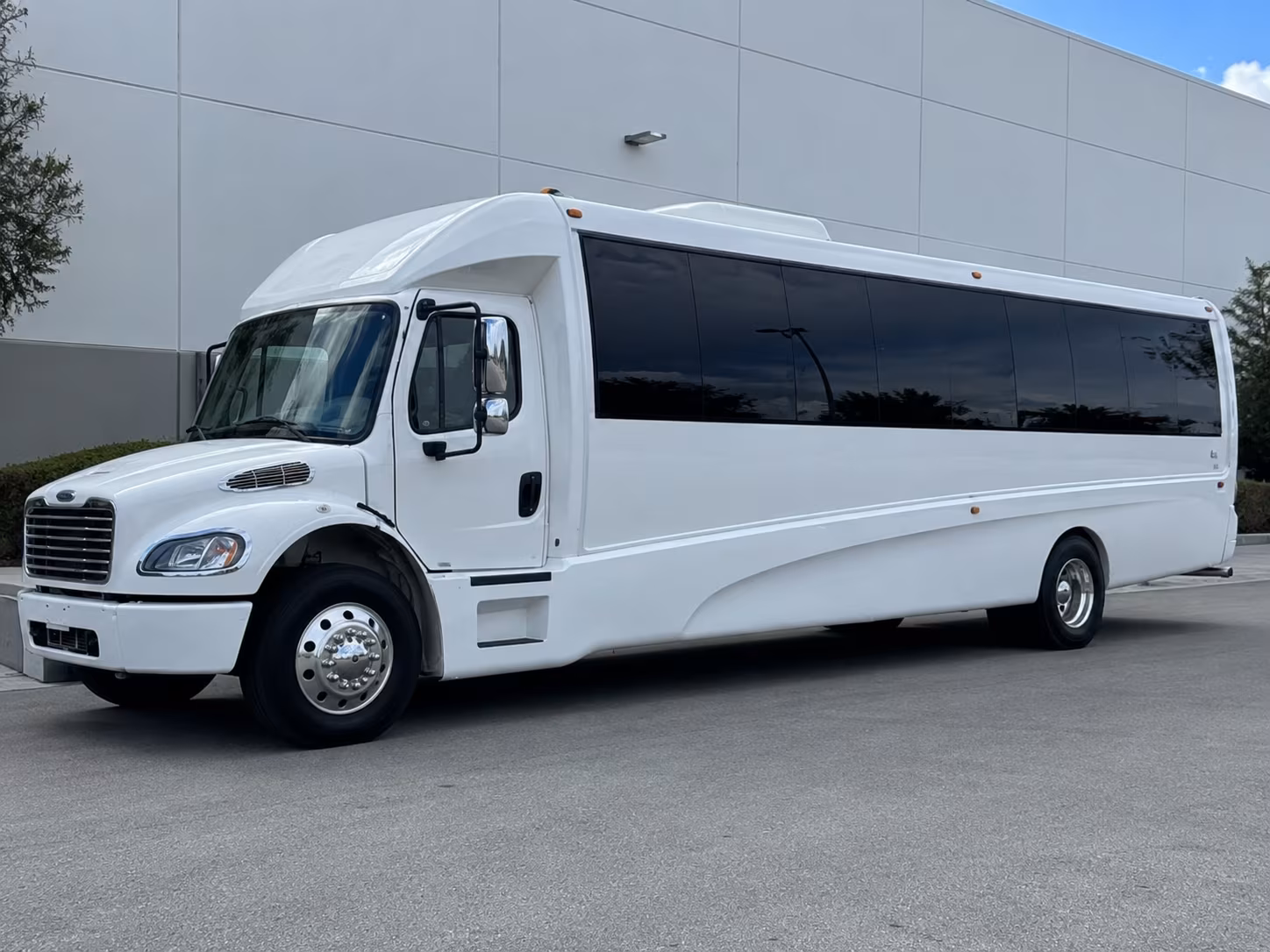 farmington hills sporting event party bus rental