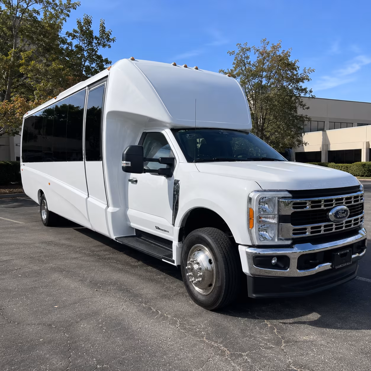 minibuses for executive sessions and vip convention groups in farmington hills